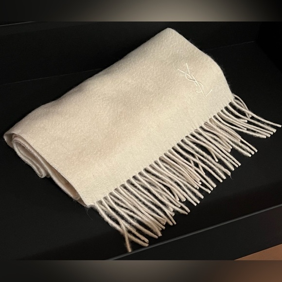 🛑SOLD🛑 SAINT LAURENT SCARF - Picture 6 of 10